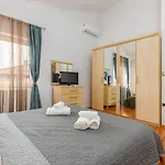 Mit Salzwasserpool, Billard, Tischtennis Und In Strandnaehe Vakantiehuis Pula