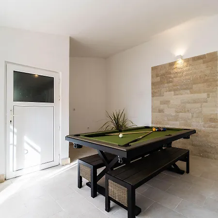 Mit Salzwasserpool, Billard, Tischtennis Und In Strandnaehe * Pula