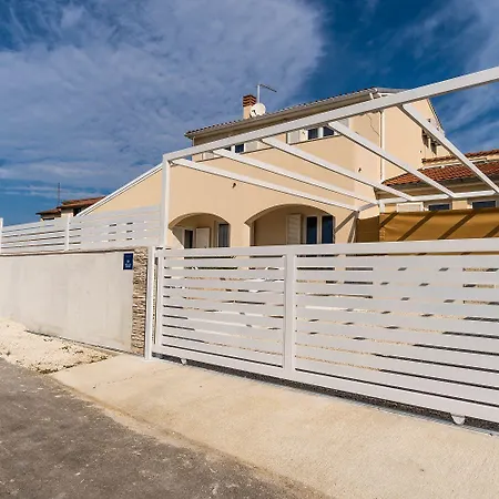 Mit Salzwasserpool, Billard, Tischtennis Und In Strandnaehe Tatil Evi *