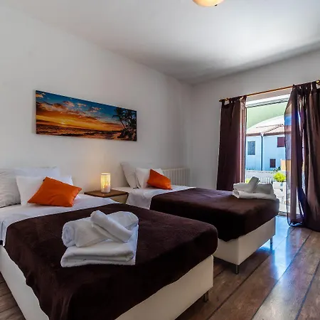 Mit Salzwasserpool, Billard, Tischtennis Und In Strandnaehe Holiday home