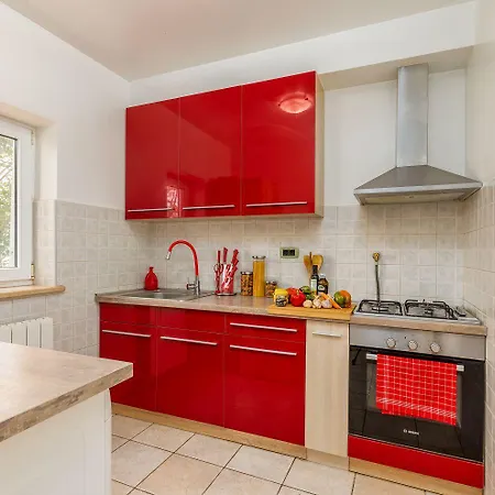 Holiday home Mit Salzwasserpool, Billard, Tischtennis Und In Strandnaehe Pula