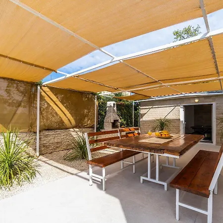 Mit Salzwasserpool, Billard, Tischtennis Und In Strandnaehe Holiday home