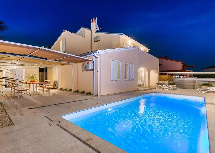 Mit Salzwasserpool, Billard, Tischtennis Und In Strandnaehe Tatil Evi
