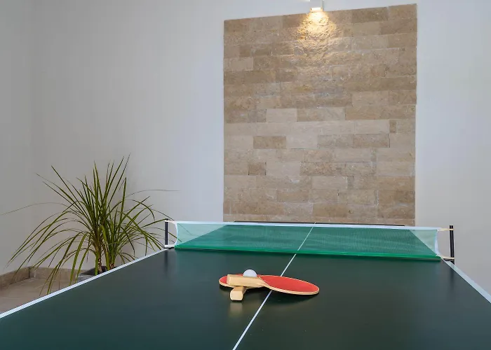 Tatil Evi Mit Salzwasserpool, Billard, Tischtennis Und In Strandnaehe