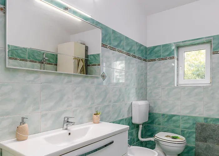 Tatil Evi Mit Salzwasserpool, Billard, Tischtennis Und In Strandnaehe