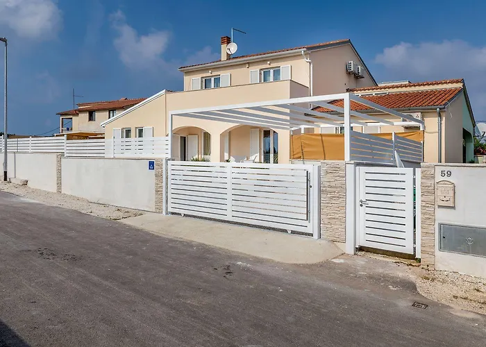 Mit Salzwasserpool, Billard, Tischtennis Und In Strandnaehe Tatil Evi *