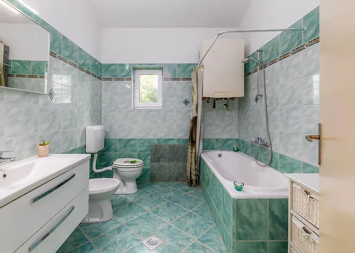 Tatil Evi Mit Salzwasserpool, Billard, Tischtennis Und In Strandnaehe
